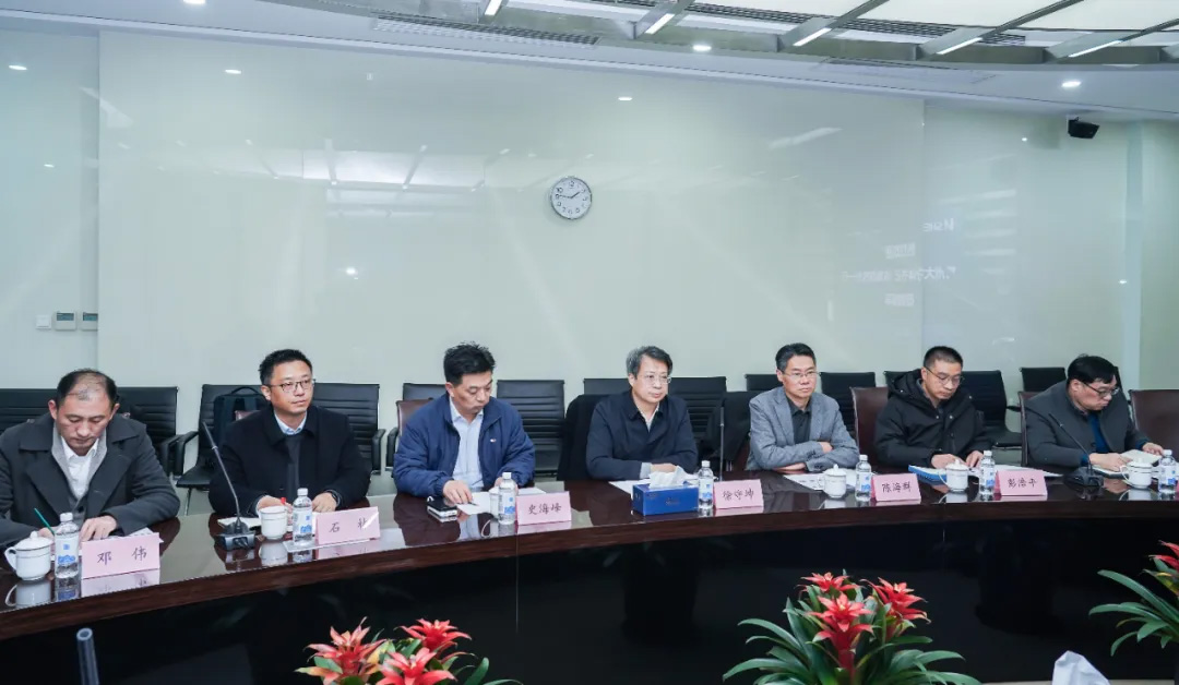 常州大学徐守坤书记、陈海群校长一行光临CQ9参观调查(图5)